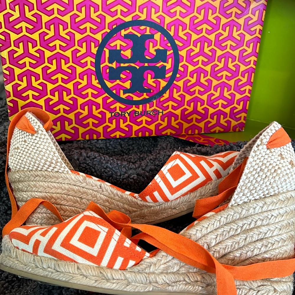 Barely used Tory Burch beachy/hobo espadrilles!